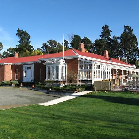 Отель Ugbrooke Country Estate Lower Dashwood Экстерьер фото