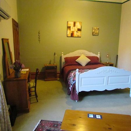Отель Ugbrooke Country Estate Lower Dashwood Экстерьер фото