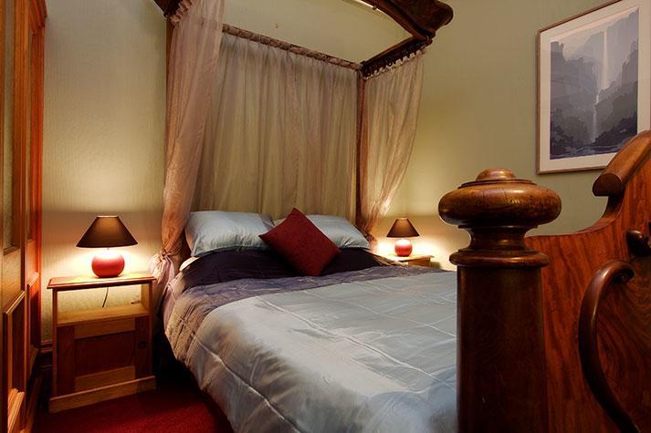 Отель Ugbrooke Country Estate Lower Dashwood Экстерьер фото