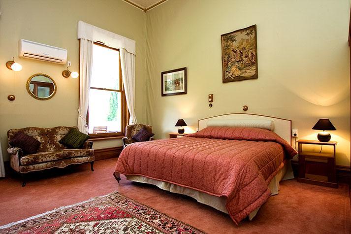 Отель Ugbrooke Country Estate Lower Dashwood Экстерьер фото