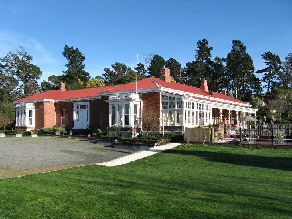 Отель Ugbrooke Country Estate Lower Dashwood Экстерьер фото