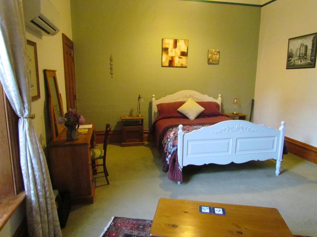 Отель Ugbrooke Country Estate Lower Dashwood Экстерьер фото
