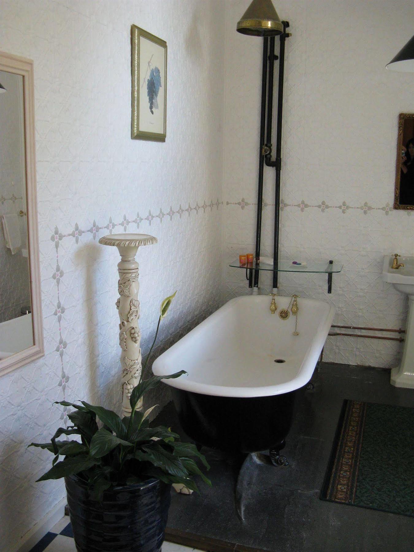 Отель Ugbrooke Country Estate Lower Dashwood Экстерьер фото