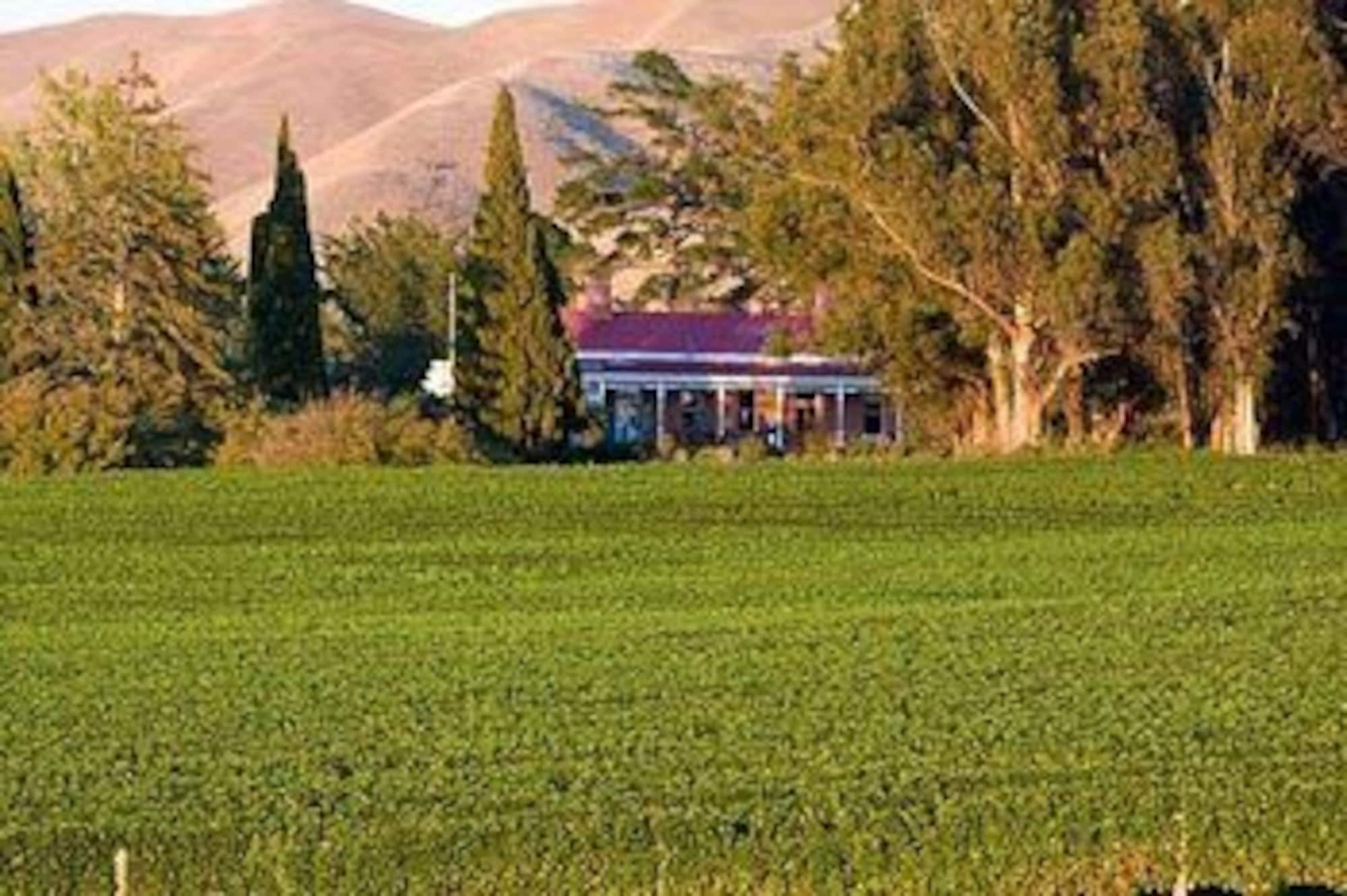 Отель Ugbrooke Country Estate Lower Dashwood Экстерьер фото