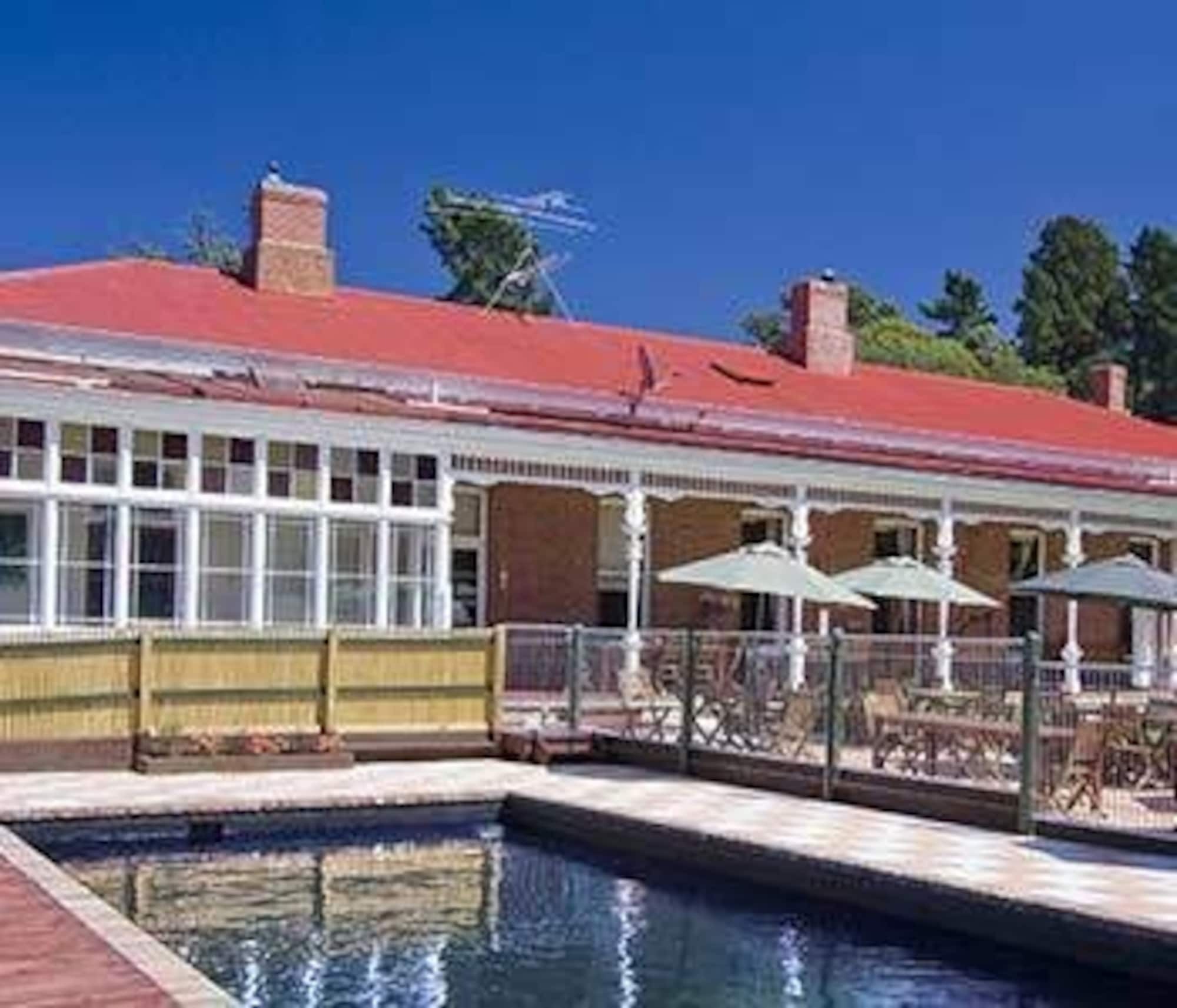 Отель Ugbrooke Country Estate Lower Dashwood Экстерьер фото